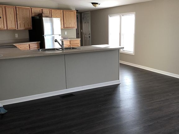 3rd image of 527 Highwater Ln