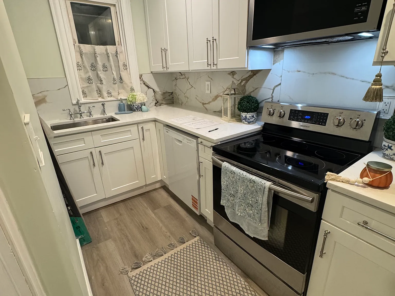 3 bed, 1272 sqft, $2,200 — Photo 4