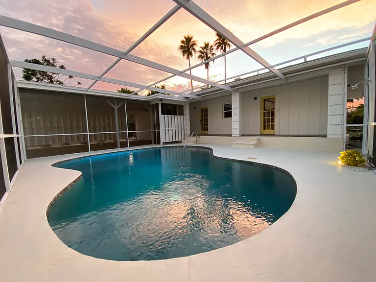 531 De Narvaez Dr — Photo 2