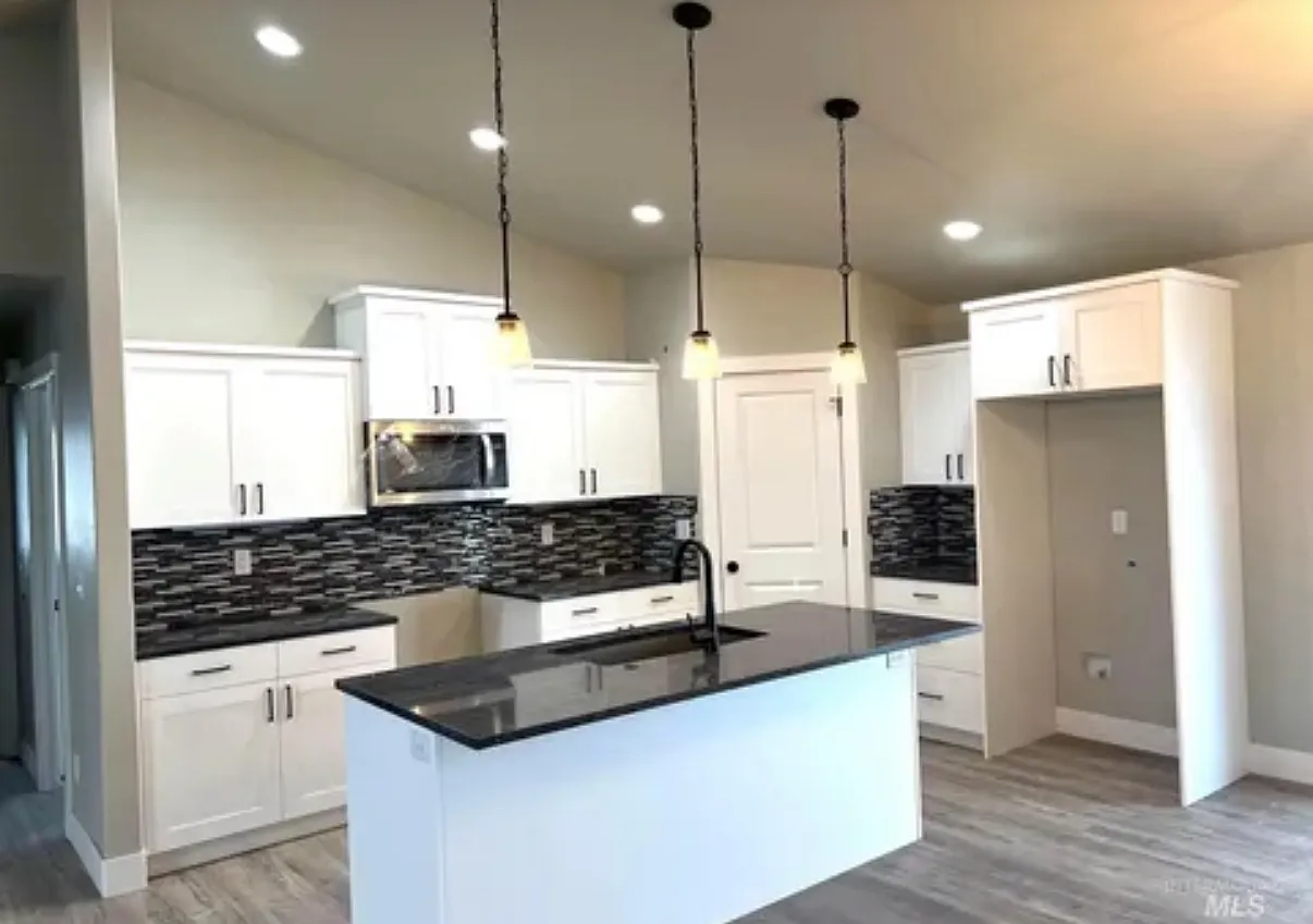 1726 Conner St — Photo 2