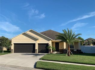 10535 Carloway Hills Dr, Wimauma, FL 33598