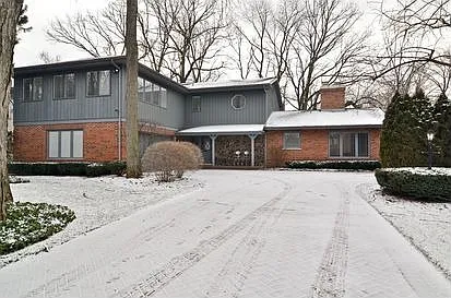 162 Hastings Ave photo 1