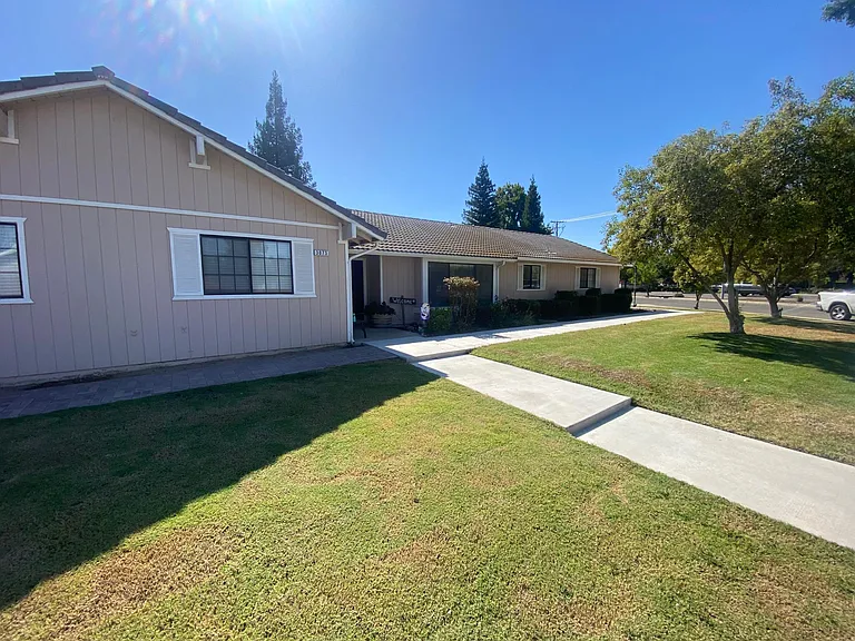 3073 Fowler Ave — Photo 3