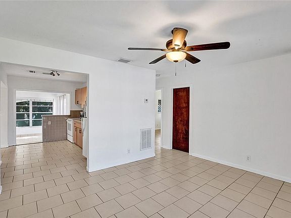 4th image of 5208 NE 1st Terrace