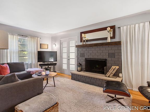 2nd image of 610 E Lincoln Ave