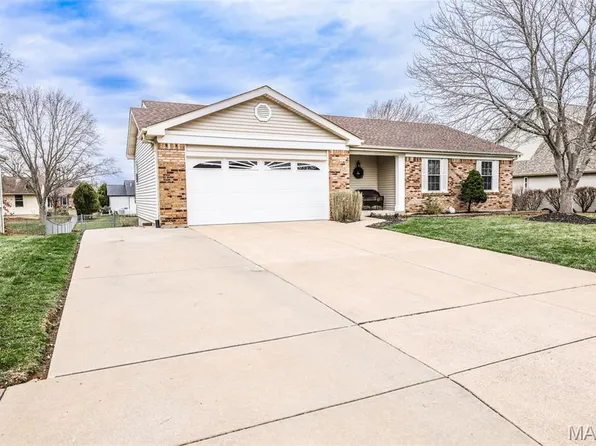 231 Brougham Dr, O'Fallon, MO 63368