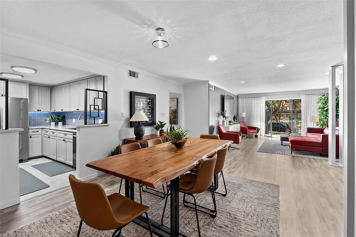 Building Photo - 604 S Ripple Creek Dr #604