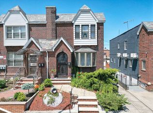 5226 73rd St, Maspeth, NY 11378