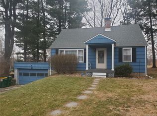 26 Ridge Rd, Poughkeepsie, NY 12603