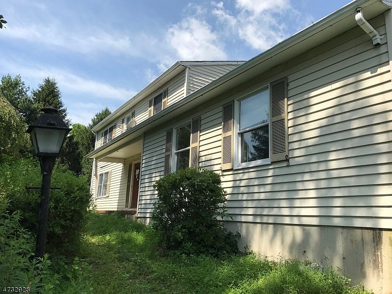 2nd image of 25 Maple Ln