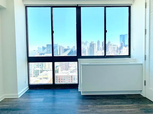 520 W 43rd St, New York, NY