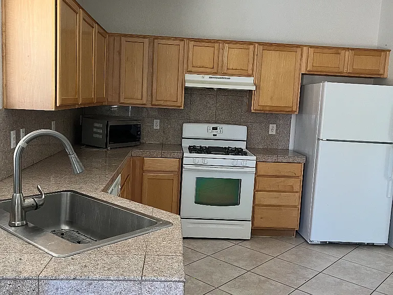 3553 Saint Nazaire Ave — Photo 10