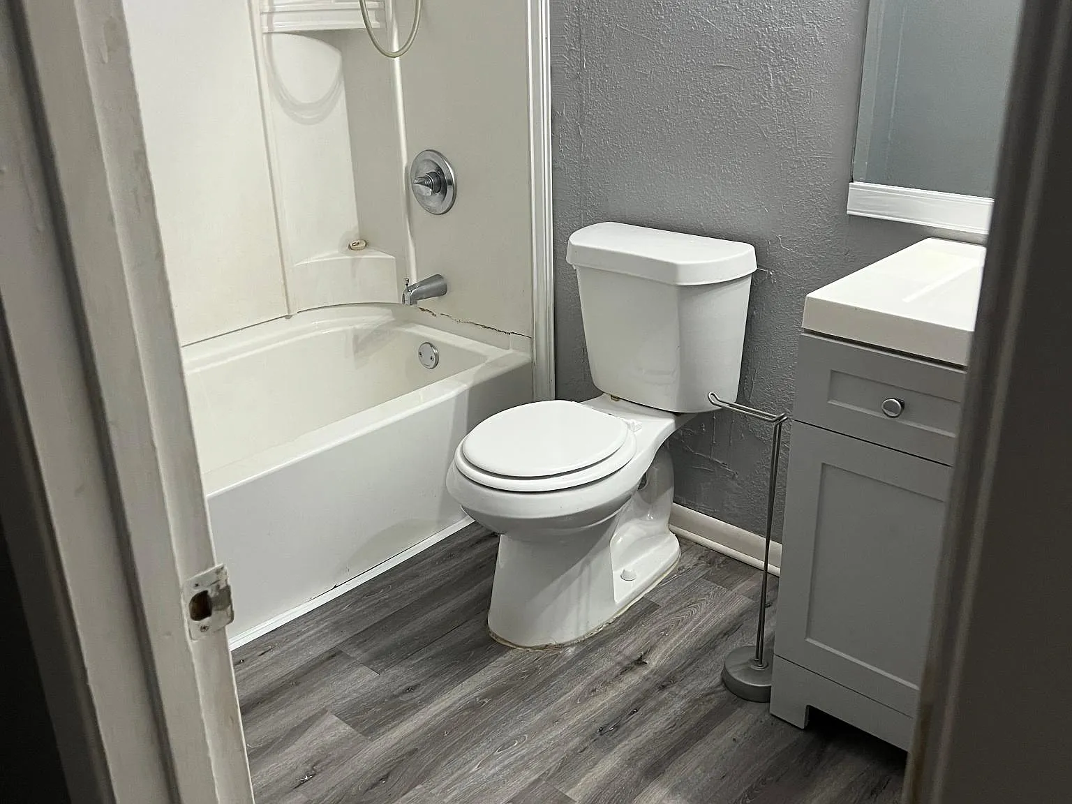 102 S Summit St — Photo 2