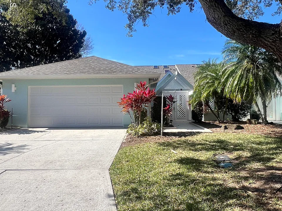 866 Oakwood Dr