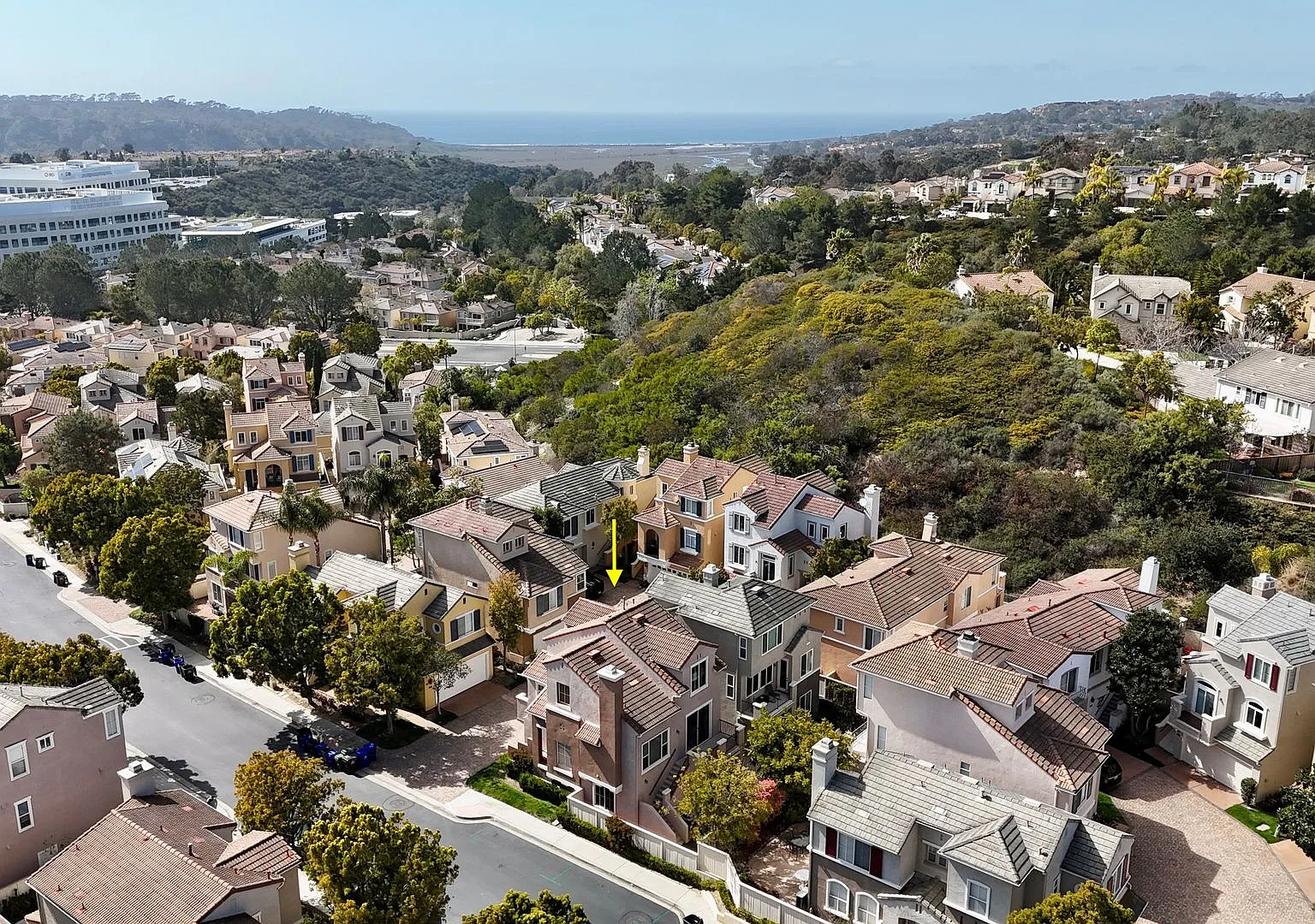 Furnished Rental 3BR/2.5 BA Charming 3 Level Detached Home In Torrey Hills, Gated Community 2 Car... — Photo 3