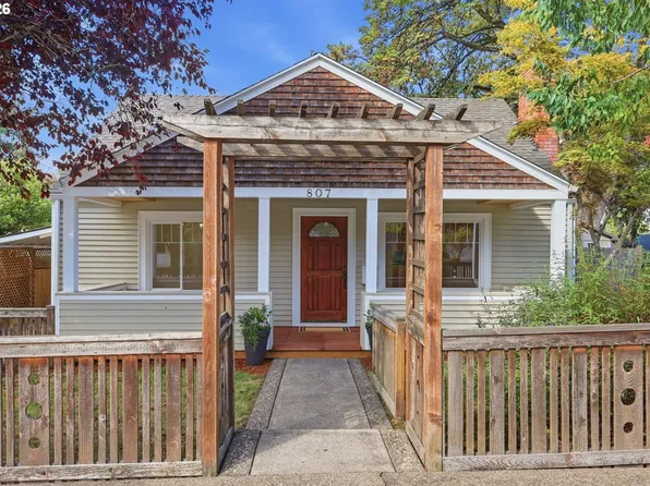 807 W 19th Ave, Eugene, OR 97402