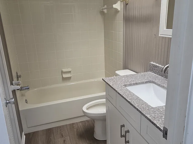 100 Grand Blvd — Photo 6