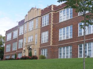720 J St APT 206, Fairbury, NE 68352