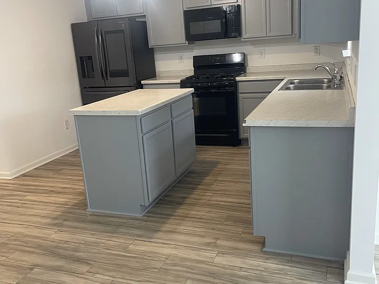 5108 Maywood Dr — Photo 3