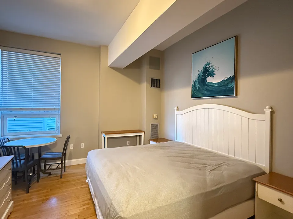 332 Shirley St