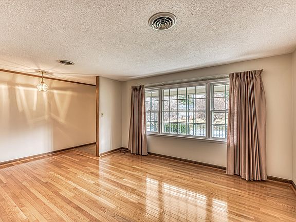 4th image of 33 Patriot Cir