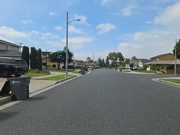 4th image of 708 E Turmont St