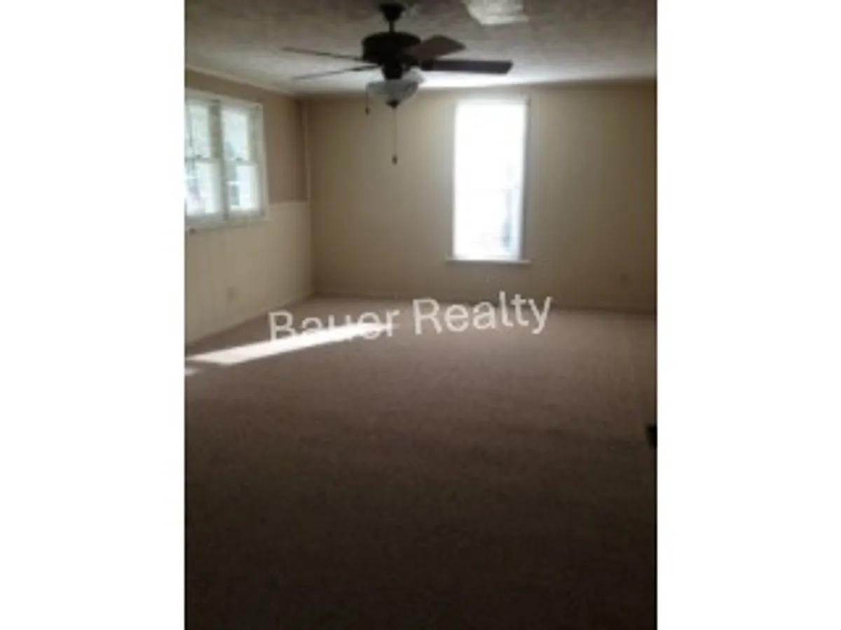 Building Photo - 300 Vesper St