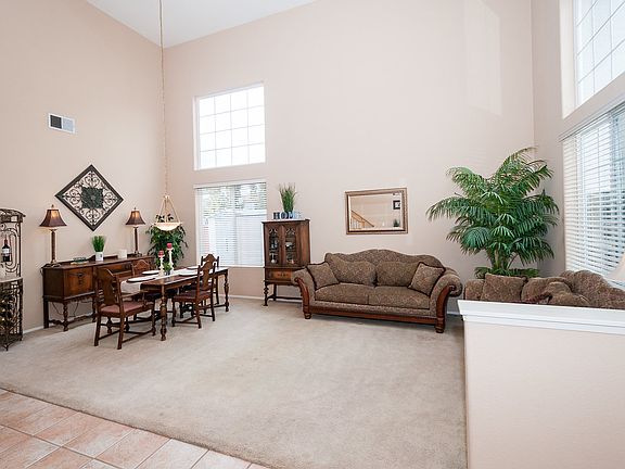 4th image of 39645 Bayonne Pl