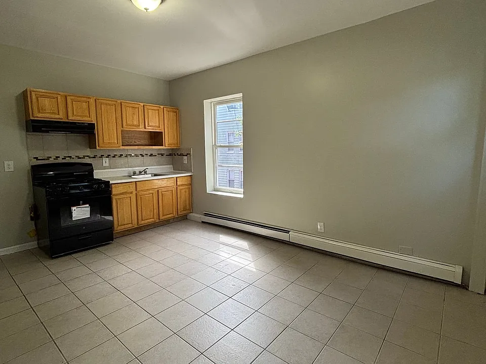 161 S 10th St #2L