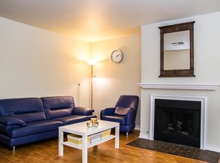 9927 Independence Ave UNIT B, Chatsworth, CA 91311