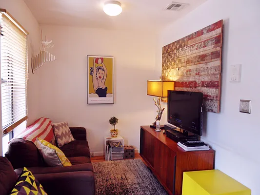 Rented by Sunrise Real Estate | media 37