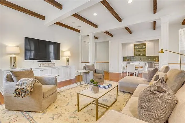 4200 Saint Charles Ave — Photo 11