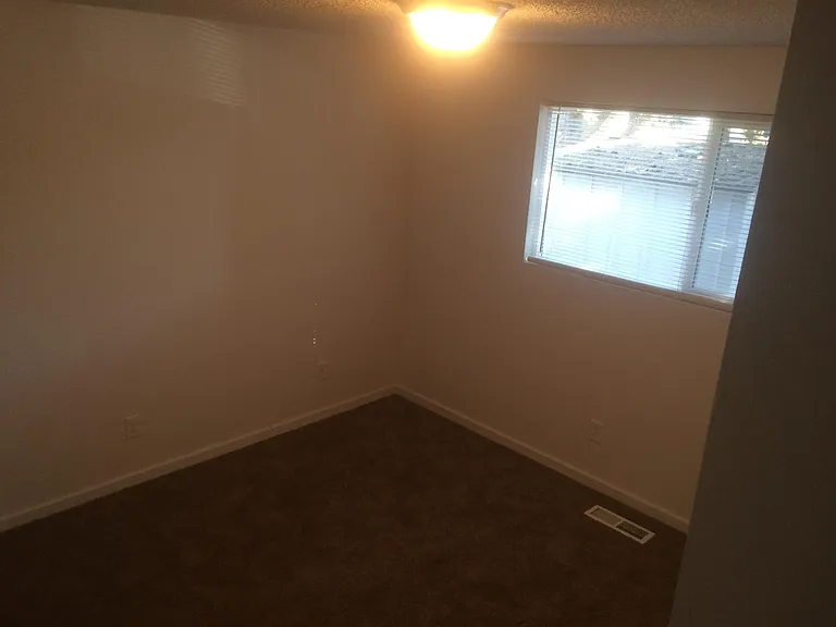 3050 Brittany Dr — Photo 7