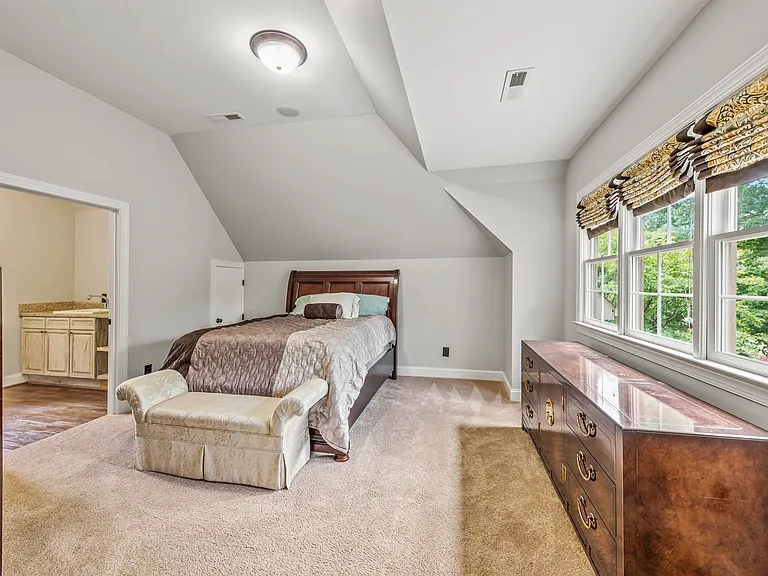 405 Pondview Ct — Photo 22