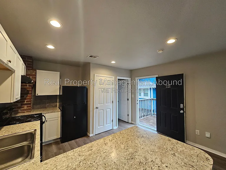 727 S Olympia Ave — Photo 29