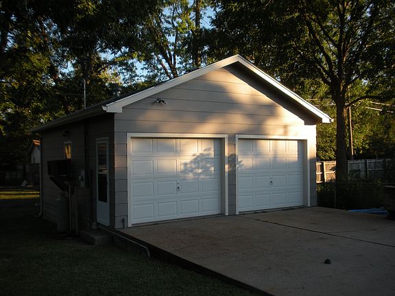 2 Car Detached Garage