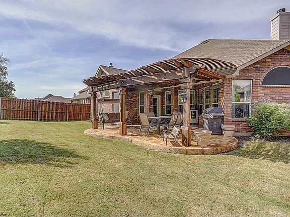 2nd image of 1416 Palestine Dr