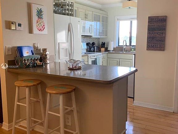 5th image of 680 Bella Vista Ct S #680
