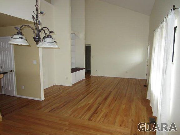 4th image of 130 Applewood Dr