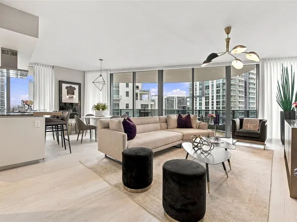 1000 Brickell Plz Unit 3401, Miami, FL 33131