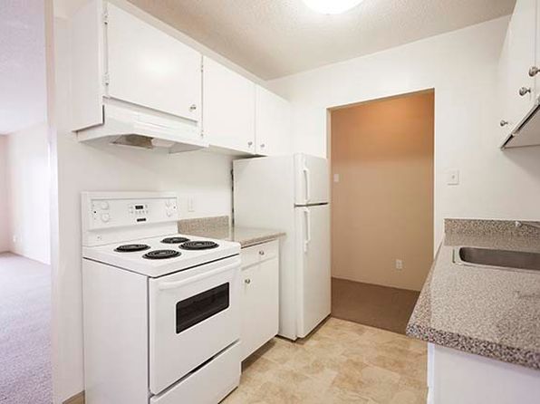 827 Selkirk Ave, Esquimalt, BC V9A 2T7