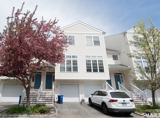 291 Silverbrook Rd APT 4, Orange, CT 06477