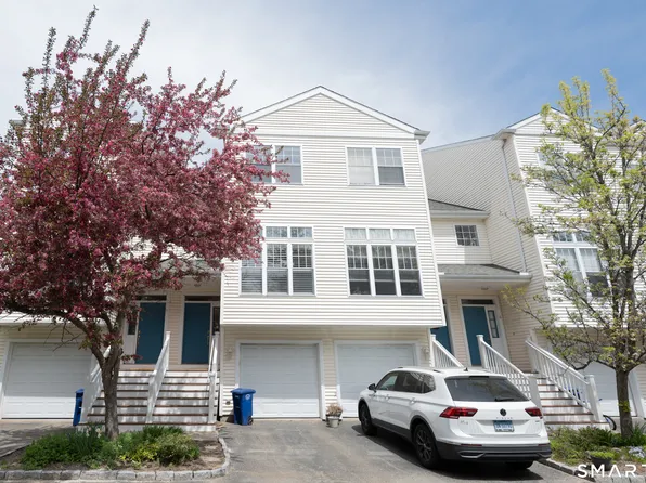 291 Silverbrook Rd APT 4, Orange, CT 06477