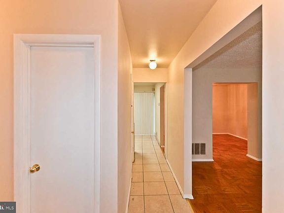 4th image of 11154 Oak Leaf Dr #104
