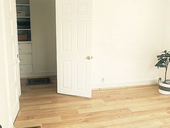 3rd image of 108 Mesa St SE
