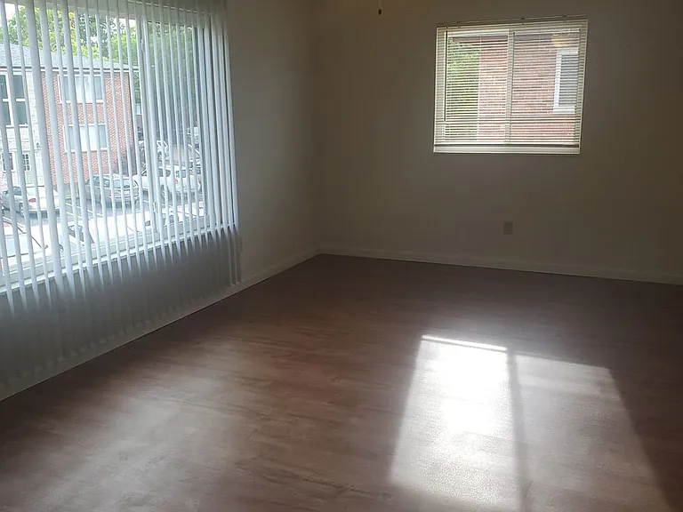 Yorktowne Apartments — Photo 67