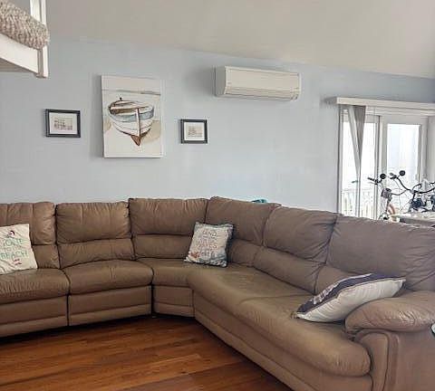 4th image of 323 Bay Shore Dr