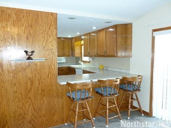 5th image of 2461 County Road F E