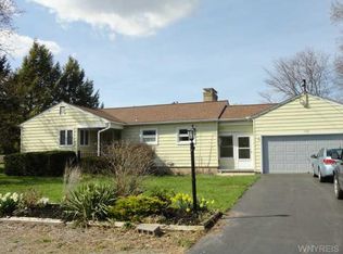 6387 Badger Dr, Lockport, NY 14094