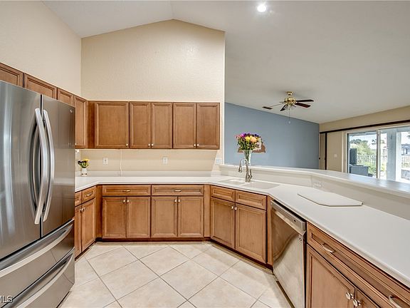 5th image of 4335 SW 2nd Ave
